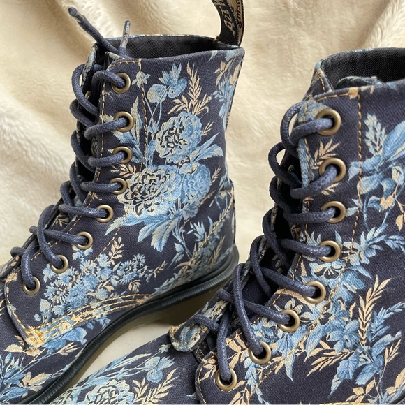 Dr. Martens Beckett Blue Floral Canvas Boots - Picture 4 of 12